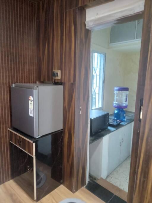 Ostro Inn Studio Apartment Kolkata Bagian luar foto
