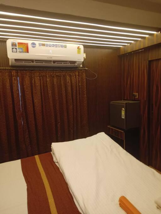Ostro Inn Studio Apartment Kolkata Bagian luar foto