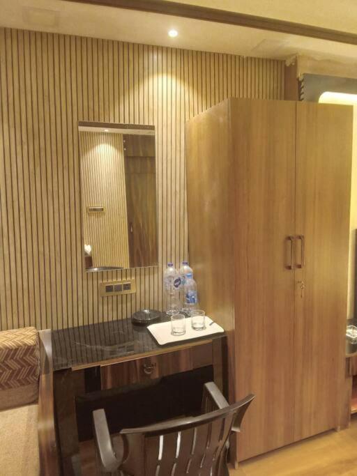 Ostro Inn Studio Apartment Kolkata Bagian luar foto